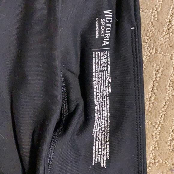 Victoria’s Secret Sport Capri Leggings - Picture 4 of 4
